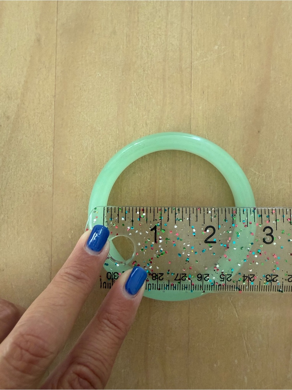 Vintage jade or jade-like bangles. So pretty and fun to layer with - Picture 4 of 7